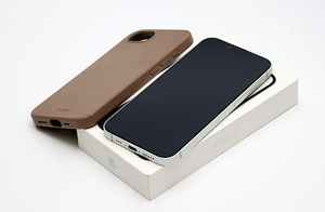 iPhone 16e 128GB (2 foto / 3)
