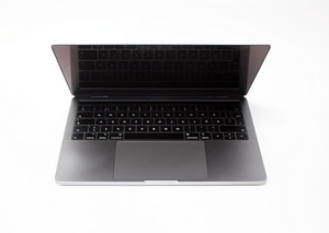 MacBook Pro (13-inch, 2019) (2 foto / 3)