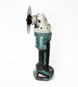 Makita DGA506 (2 фото из 2)