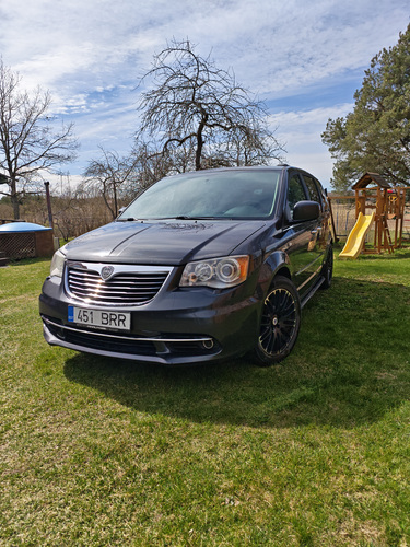 Lancia Voyager 2011