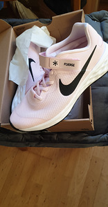 Кроссовки Nike, новые (2 фото из 2)