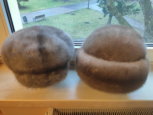 Uus müts soobel ja sinise naaritsa barett, suurus 56/57 (1 foto / 3)