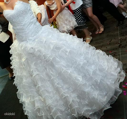 Свадебное платье c подъюбником (фото #2)