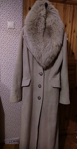 Красивое зимнее пальто с шикарным натуральным мехом - L