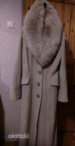Красивое зимнее пальто с шикарным натуральным мехом - L (фото #1)