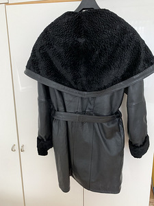 Nahast mantel m/L suurus (2 foto / 3)