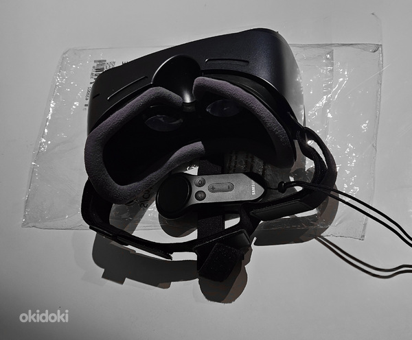 Samsung Gear VR с контроллером (фото #2)