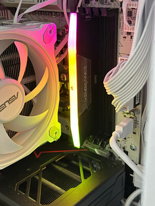 DDR5 48GB CORSAIR VENGEANCE RGB (1 foto / 3)