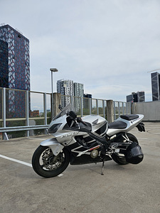 Honda cbr 600f 4i (4 foto / 8)