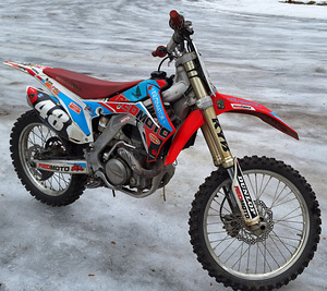 HONDA CRF 450R (2 foto / 6)