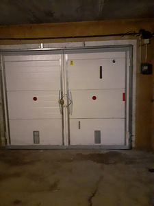 Распашные гаражные ворота 3мх2м или можно нержавей.