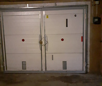 Распашные гаражные ворота 3мх2м с калиткой и можно нержавей.