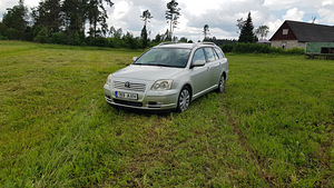 Toyota Avensis 2.4 VVTI (2 foto / 4)