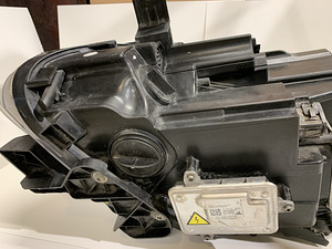 Alfa Romeo Giulietta Bi-Xenon Esituli Parem (OEM) (8 foto / 9)