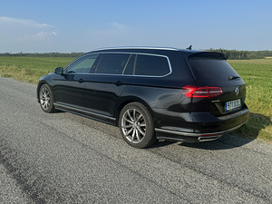 Volkswagen Passat 2.0 R4 140kW R-line 4Motion (3 foto / 15)