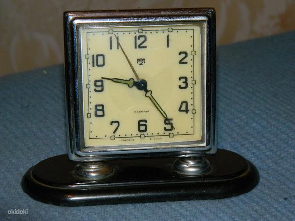 Советские механические часы-будильник (фото #1)