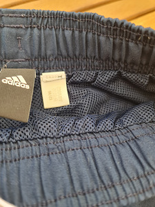 Adidas lühikesed püksid, suurus 128 (4 foto / 4)