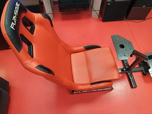 Красное раллийное кресло playseat (1 фото из 6)