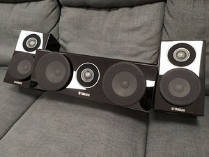 Kvaliteetsed Yamaha 700. seeria surround kõlarid (5 foto / 10)