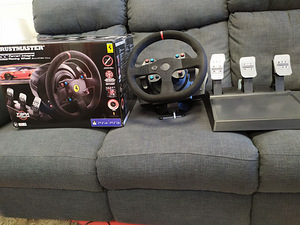 Thrustmaster T300 Ferrari 599XX EVO Alcantara roolikomplekt (4 foto / 6)