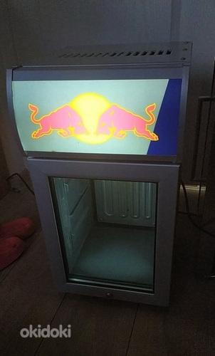 Эксклюзивный холодильник Red Bull (фото #4)