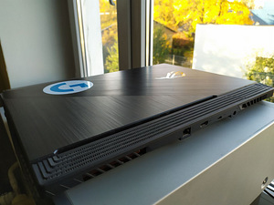 17" Asus ROG Strix i7 512GB RTX2060 sülearvuti (6 foto / 8)