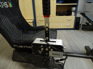 Playseat Project Cars Alcantara koos käigukangi hoidkuga (2 foto / 4)