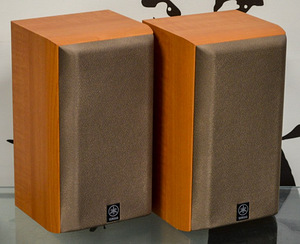 YAMAHA surround kõlarid (1 фото из 2)