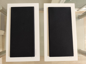 2 x valged DLS Flatbox Midi kõlarid (3 foto / 10)
