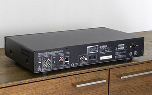 Yamaha BD-S673 Blu-ray плеер (2 фото из 5)