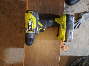 Аккумуляторная дрель Ryobi (2 фото из 2)