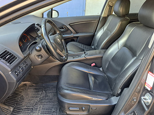 Toyota Avensis Premium (11 foto / 15)
