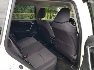 Toyota Rav4 Hybrid (7 foto / 8)