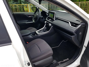 Toyota Rav4 Hybrid (8 foto / 8)