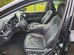 Toyota Camry 2022 Hybrid (11 foto / 15)