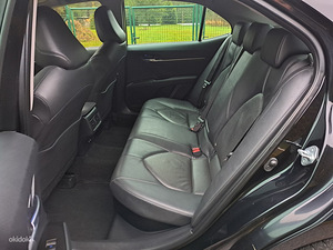 Toyota Camry 2022 Hybrid (12 foto / 15)