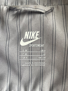 Müüa Nike XS/S tuulejope (3 foto / 3)