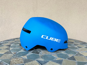 Продам велосипедный шлем Cube, детский.