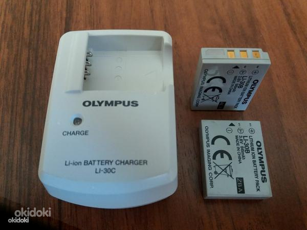 Зарядное устройство Olympus li-30c + две батареи (фото #1)