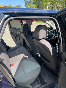Ford Focus 1.6 74kw TÜV 12/2023 (8 foto / 8)