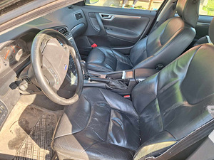 Volvo v70 (2 фото из 6)