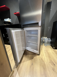 Whirlpool холодильник (3 фото из 3)