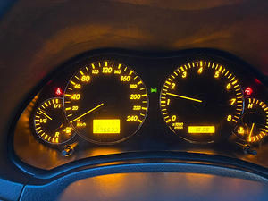 Toyota avensis (11 foto / 11)
