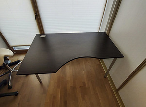 Uuevaaärne kirjutuslaud/arvutilaud.Ostuhinnast 90€ soodsam (4 foto / 7)