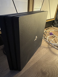 Sony Playstation 4 Pro, 1TB koos puldiga (1 foto / 3)