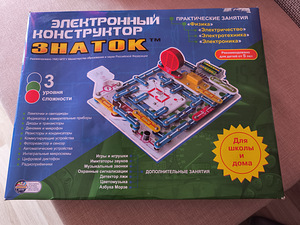 Электронный конструктор "Znatok" (999 схем) (1 фото из 2)