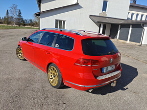 VW Passat (4 фото из 12)
