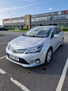 Toyouta Avensis 2013 (7 foto / 13)