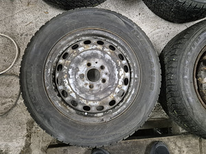 215/65C r16 шипованные шины 5x112 на дисках Mercedes Benz Vito (3 фото из 10)