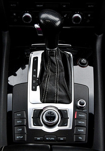 Audi Q7 S-line 176kw (12.2010) (11 foto / 14)